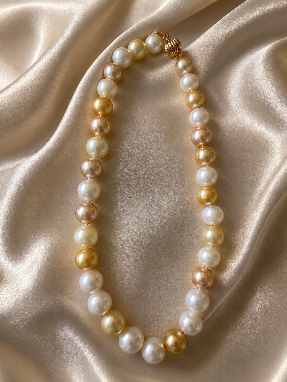 White x Gold South Sea Strand