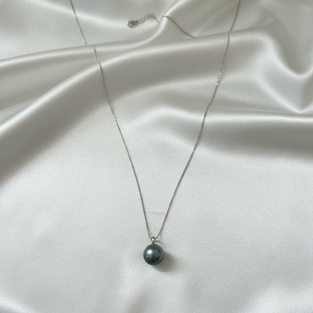 White Gold Tahitian Pearl Necklaxe
